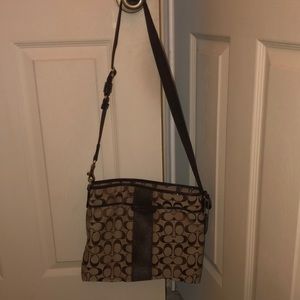 Brown Coach purse no E1432-F28502